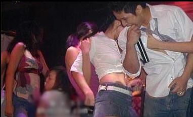 ��Ц����ưɼ�����֮ҹ��ͼ��